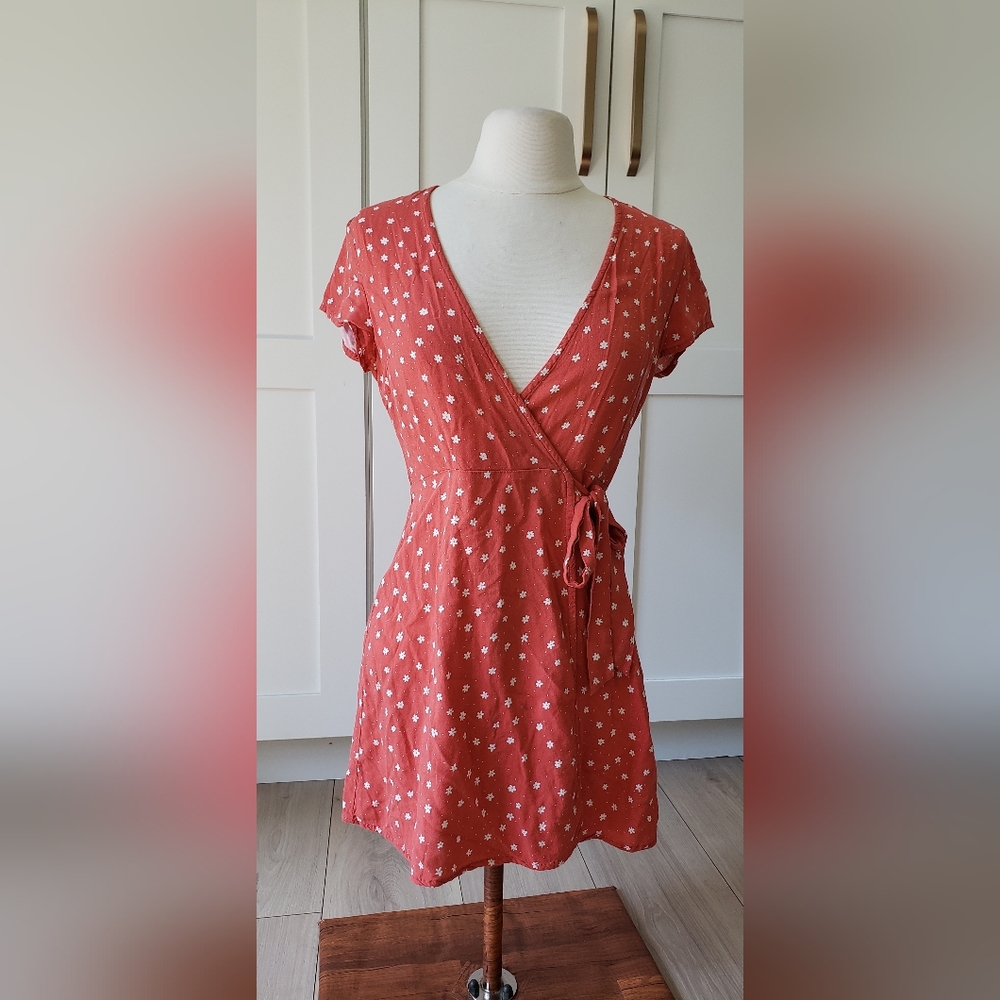 Xara Dress Womens Small Red Floral Wrap Dress Short Sleeve Kentucky Derby